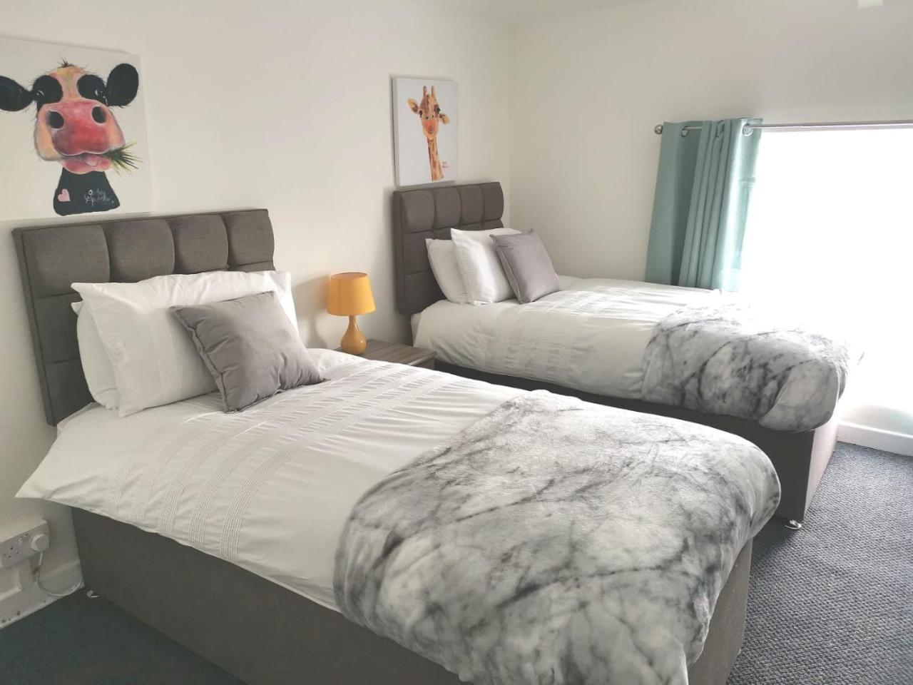 Parking, Smart Tv'S In All Rooms, Central Location Swansea Extérieur photo