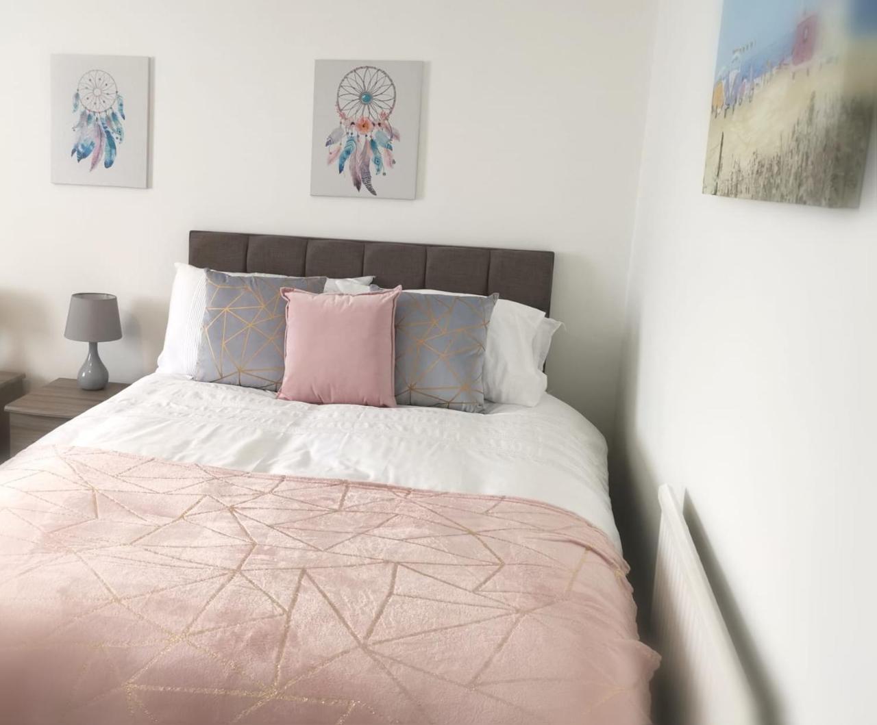 Parking, Smart Tv'S In All Rooms, Central Location Swansea Extérieur photo