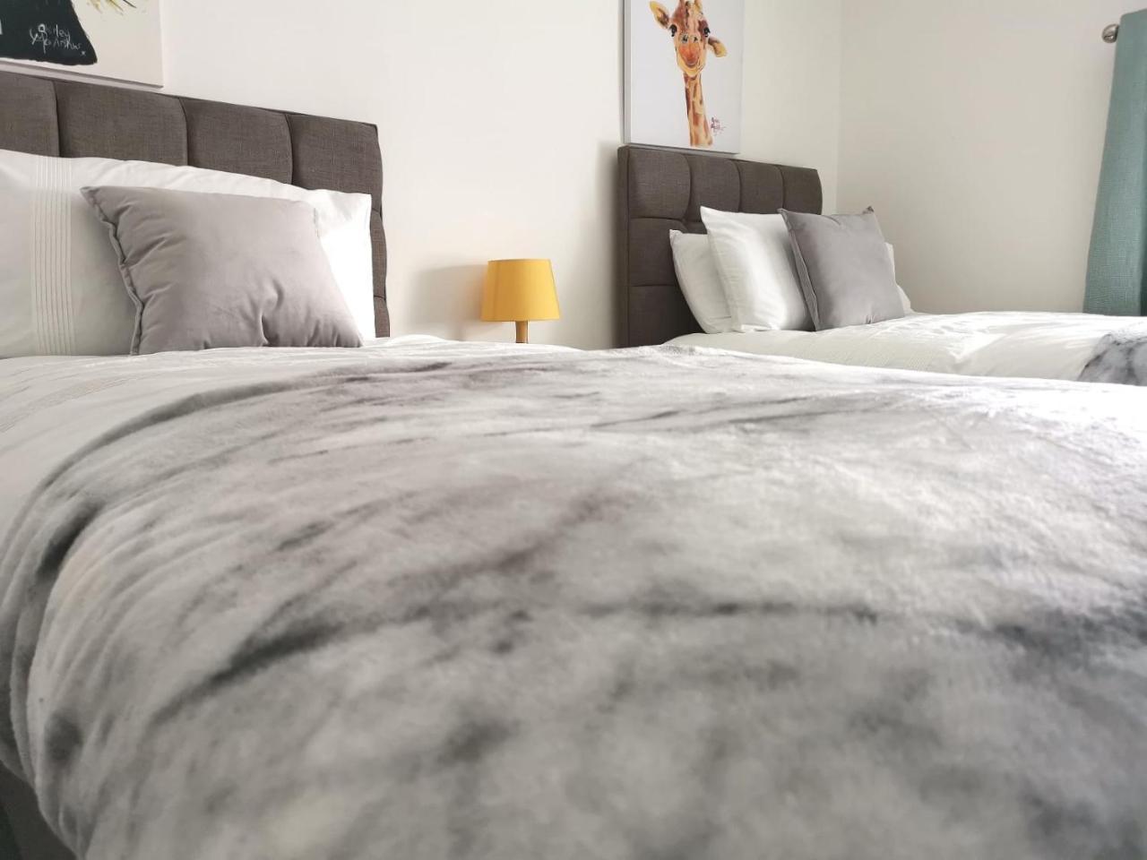 Parking, Smart Tv'S In All Rooms, Central Location Swansea Extérieur photo