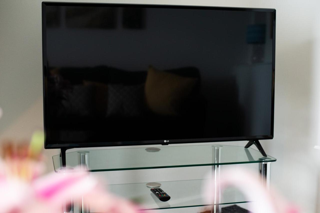 Parking, Smart Tv'S In All Rooms, Central Location Swansea Extérieur photo