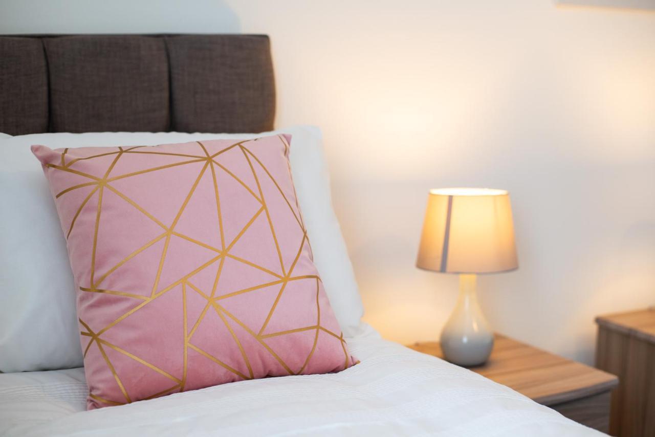 Parking, Smart Tv'S In All Rooms, Central Location Swansea Extérieur photo